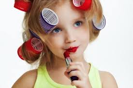 fata aspirand spre femeie